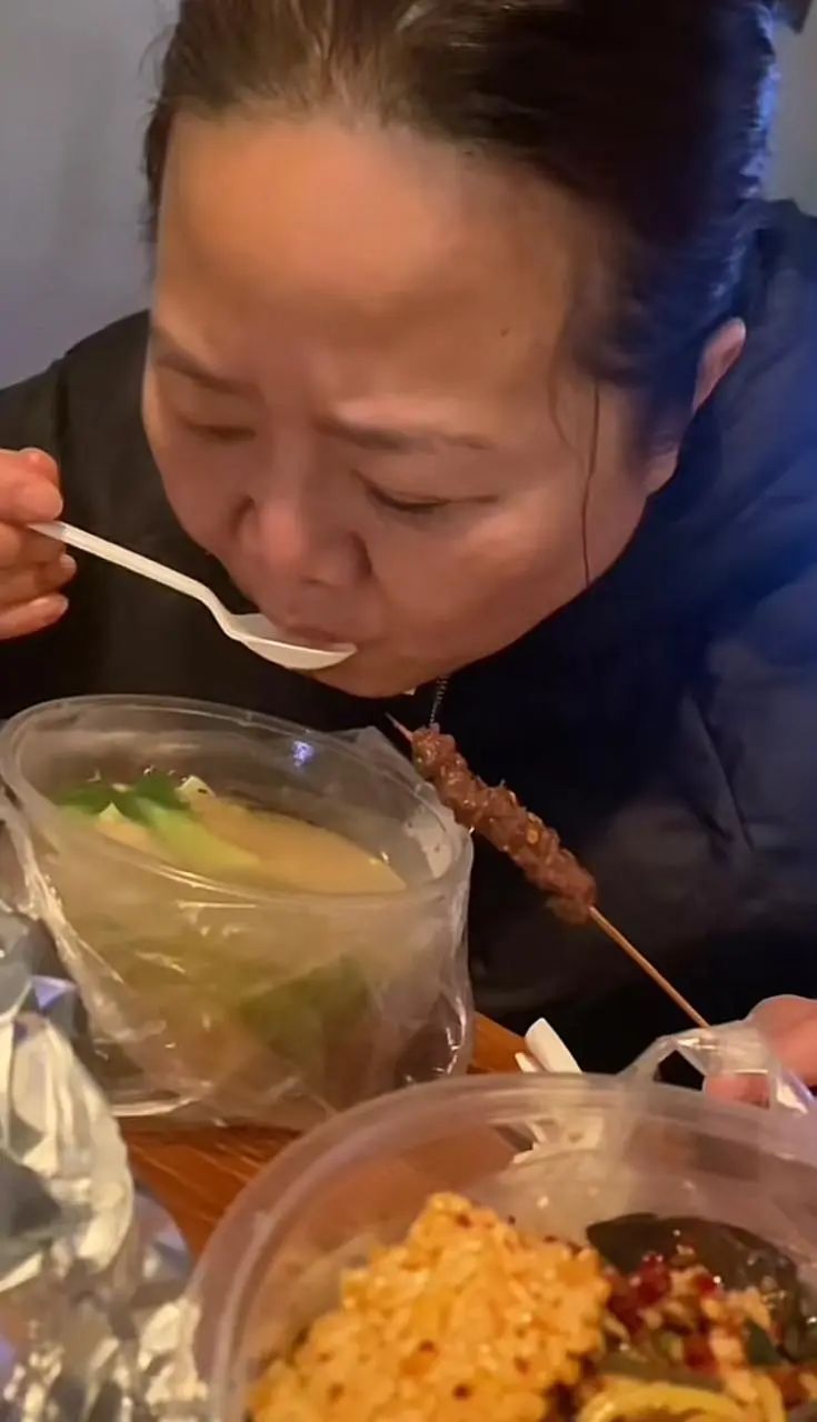 DƬ